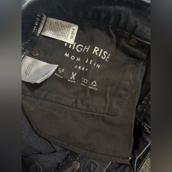Lucky Brand - High Rise Mom Jeans. Black. 12/31 - Picture 3 of 3